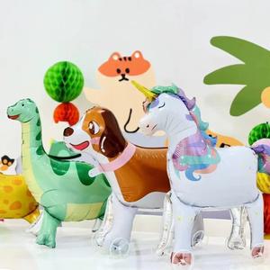 동물 산보 산책 풍선 끌고다니는 워킹벌룬 놀이공원 놀이동산 공룡 유니콘