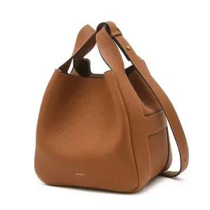 [헤지스](광주신세계)브라운 로고프린트 소가죽 토트백 HIBA5F311W2