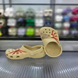 [크록스]가벼운 샌들 클래식 록다운 클로그 210393-0HY/애플아울렛