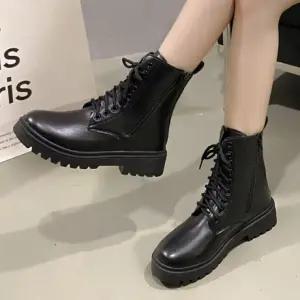 여성 빅사이즈 어반 라인 레이스업 워커 US504