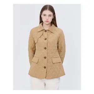 헤지스레이디스 헤지스 여성 반값세일스테디셀러퀼팅 베이지 체크 안감 숏 퀼팅 점퍼 WSJU4D9C1I1 379365