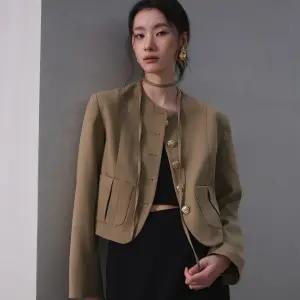 WOMAN 스트랩 노카라 자켓 [2COL] / GF1LJK504