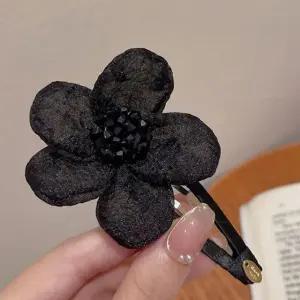 예쁜 블랙 플라워 브로치 헤어핀 똑딱핀 머리 포인트 집게핀 머리핀 헤어핀
