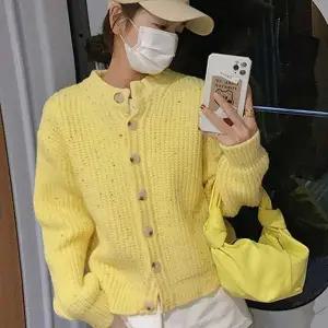 여자 PD16XQ45 봄 주말 나들이 컬러 라운드 니트 가디건 코디