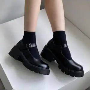 여성인기힐 여성통굽구두 플랫슈즈 에나멜 메리제인 캐주얼슈즈