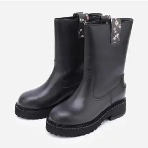 써스데이아일랜드 소가죽 윙 부츠 t248mse232 1080872