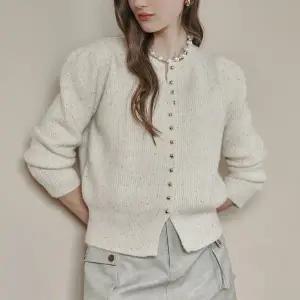 [마쟈] 스프링클 콩단추 라운드넥 퍼프 가디건 ZD11QD022NA