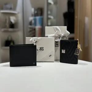 닥스 남자 반지갑 [선물세트]블랙 칼라일 카드지갑블랙 모던 클래식 DCWA5E218BKDBWA5E833BK