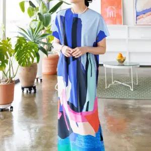 [디아스토리] 기하학보더 라운드넥 롱 드레스 (AGMPDF07)