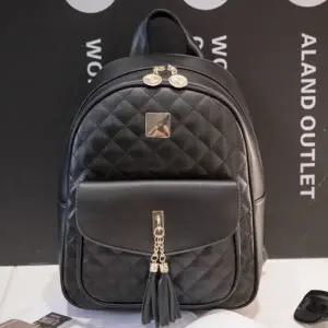 (색상 블랙)가방 백팩 퀼팅 바디라인 태슬 플랩 포켓 여성 LED 040