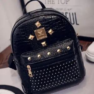 (색상 블랙)가방 백팩 골드 스터드 지퍼 포켓 미니 여성 LED 035