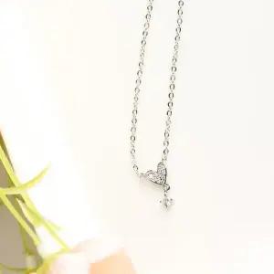 [라일리쥬얼리] Rly 시후주얼리 화이트골드 하트 드롭 시뮬럿다이아 목