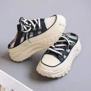 신발끈 QO606384 포인트 2컬러 어글리 뮬 스니커즈