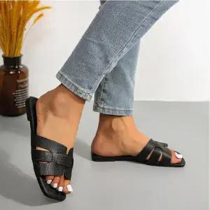 간결하면서 PI834359 감각적인 컷아웃 디테일 여성 위빙 슬리퍼