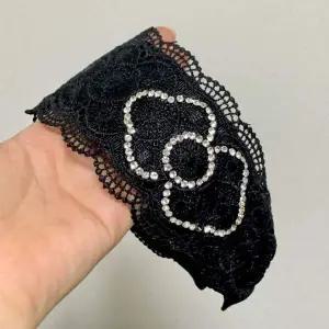 [골드스마일]플라워 패턴 레이스 큐빅 장식 넓은 헤어밴드 블랙 컬러