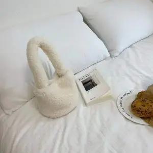 여성 MPE230S7 귀여운 부클백 미니 뽀글이 가방