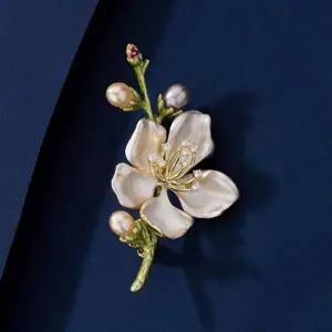 브로치 진주 옷핀 여성 봄버로치 화이트