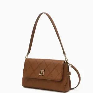 [닥스]브라운 아가일 패턴 소가죽 플랩형 숄더백 DCBA5F461W2_s