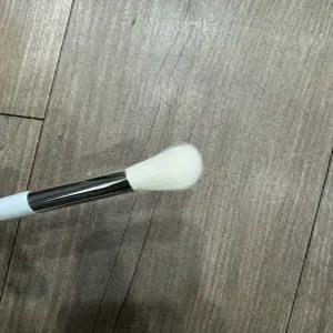 웨이크메이크 사선컷 블러셔 브러시