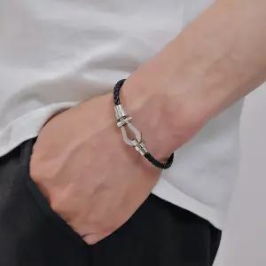 이스테리 행운의 말발굽 써지컬스틸 가죽 팔찌 남녀공용 커플팔찌