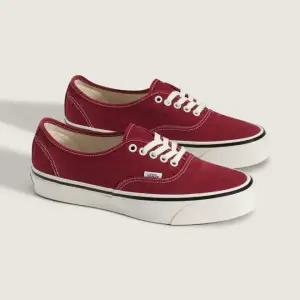 [롯데백화점]반스 프리미엄 어센틱 44 덕캔버스 레드 VN000EBNBRD