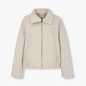 [롯데백화점]스튜디오톰보이 숏기장 하이넥 집업 울점퍼(9175413992)