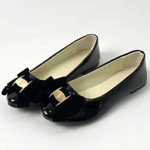 검정 플랫 에나멜 여성 단화 구두 리본 둥근코 코디 연말모임패션화 직장인출근룩코디