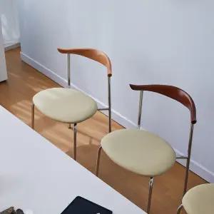 멜로우 철제 의자 미드센추리 모던 식탁의자 1+1 2colors