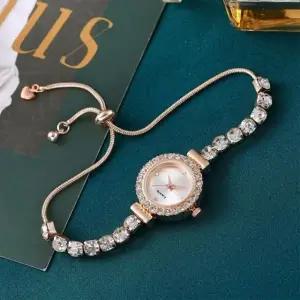 슬라이드 손목시계 여성 화이트 로즈골드시계 큐빅시계