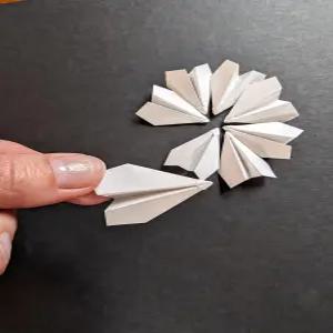 종이접기 종이 비행기는 미리 만들어진 작은 흰색 비행기 접힌 칵테일 가니쉬 케이크 컵케이크 장식(100