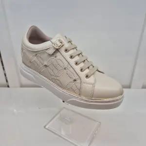 [엘칸토]엘칸토 HC11 소가죽 여성 스니커즈 V7Y9U61V335 (46180128)