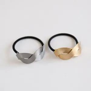 [콩심팥심]메탈 플라워 장식 큐빅 포인트 팔찌 겸 헤어밴드 머리끈 머리고무줄