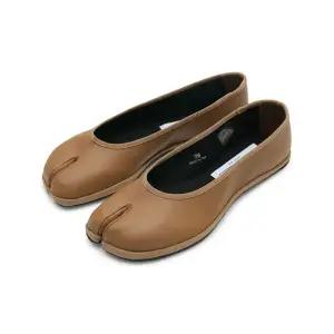 드로게리아 크리베리니 타비 클래식 메리 제인 애플스킨 레더 FTCL-AK-PO-LEX