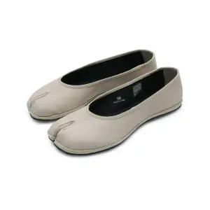 드로게리아 크리베리니 타비 클래식 메리 제인 애플스킨 토프 FTCL-AK-PO-TAX