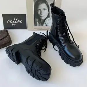 [라일리] Rly 여자 통굽 첼시 워커 키높이 발목 슈즈