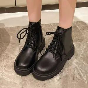 [라일리] Rly 빅사이즈 레더 데일리 지퍼 레이스업 모던 여성