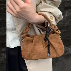 CMB40E8여성용 사랑스러운 하트 모양 키링 가죽 토트백 2way