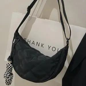 ( )데일리 퀼팅 반달 크로스 백 가방 그린 여성 캐주얼