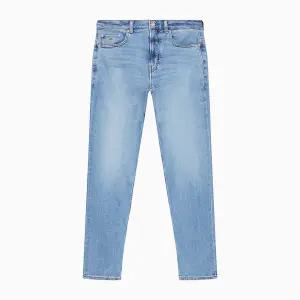 [롯데백화점]캘빈클라인 남성 바디 테이퍼핏 이탈리안 데님 팬츠 J325959