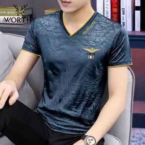 남자 반팔 티셔츠 남성 머슬릿 반팔티 여름 얼음 실크 V넥 자수 통기성 큰 탑 트렌드 슬리밍