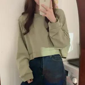 여성 2컬러 크롭 라운드 간절기 무지 맨투맨 티셔츠 LK-T014