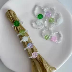 크리스탈 비즈 투명 반지 링 네잎클로버 클로버 행운 럭키 초록 그린 그리너리 소품샵 초록 행운 그린