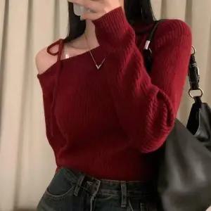 트렌디 QI00AQ64 무드 여성 리본끈 오프 숄더 스트랩 니트