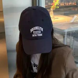 앞면 빈티지 영문 레터링 포인트 캐쥬얼 여성 볼캡