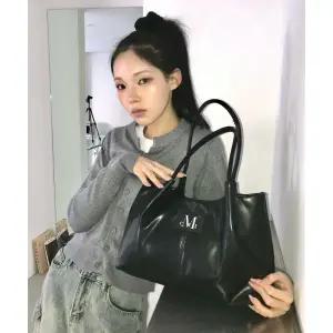 무센트 3월 5일 배송 MUCENT 에페 미들 스티치 레더 토트백 남녀공용 P00000UM 256470