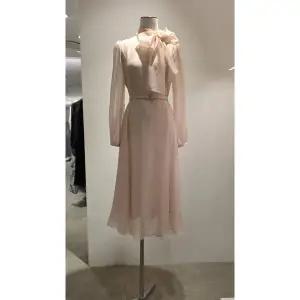 [지고트](대전신세계)JR8E0OP143[쉬폰 시스루 리본 A라인 원피스]