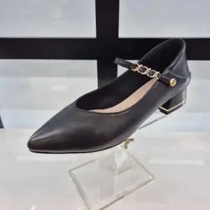 [엘칸토]엘칸토 HC11 양가죽 여성 펌프스 P3V2U5X1319 (46180186)