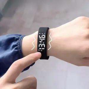 청각장애인 진동 알람 시계 팔찌 보조 LED 다용도 손목