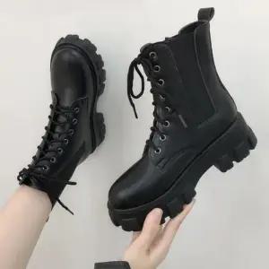 [라일리] Rly 첼시부츠 통굽 키높이 데일리 여성 레더 워커