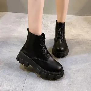 [라일리] Rly 빅사이즈 와플통굽 키높이 여성 모던 레더 워커